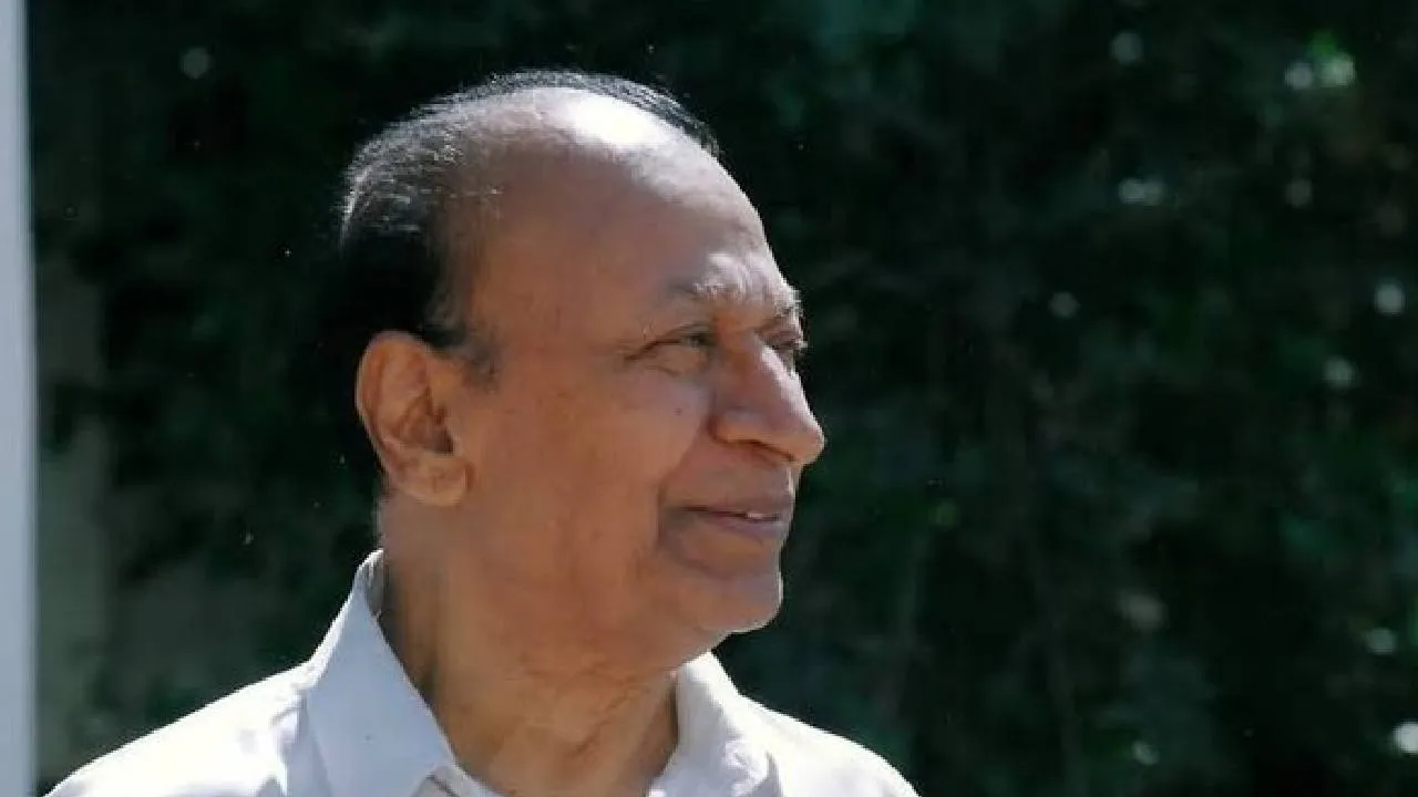 ಇಂದು ವರನಟ ಡಾ.ರಾಜ್‌ ಕುಮಾರ್​ ಪುಣ್ಯತಿಥಿ; ನಟಸಾರ್ವಭೌಮನ ಸಮಾಧಿಗೆ ಕುಟುಂಬಸ್ಥರಿಂದ ವಿಶೇಷ ಪೂಜೆ - Image 5