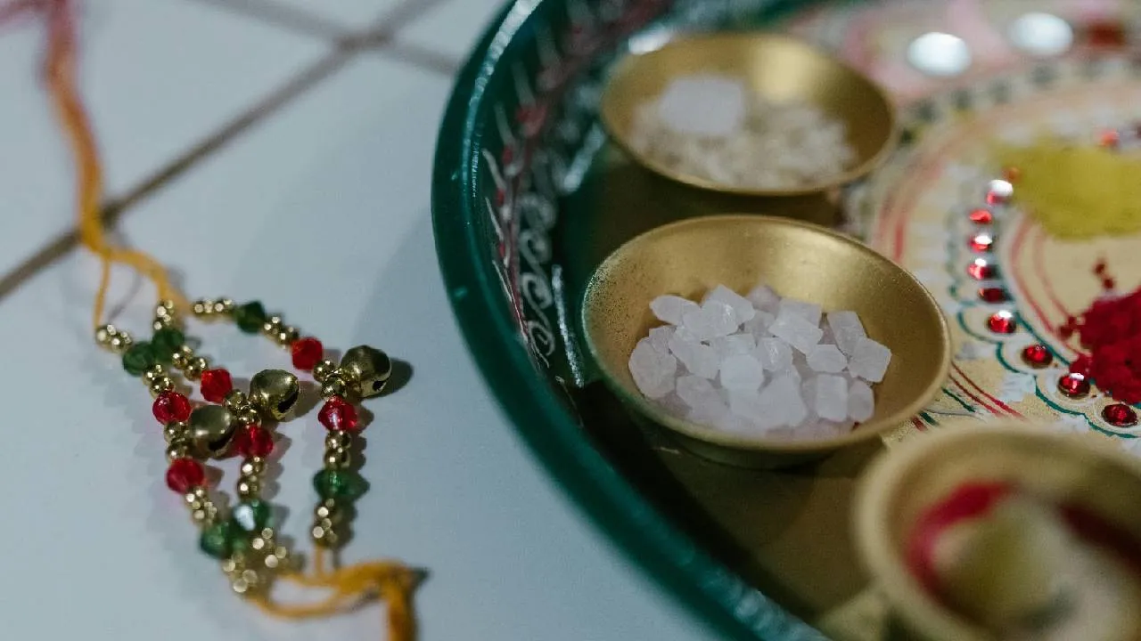Rakshabandhan 2025: ರಕ್ಷಾ ಬಂಧನಕ್ಕೆ ಟ್ರೆಂಡಿಯಾದ ವೈವಿಧ್ಯಮಯ ರಾಖಿಗಳು - Image 1