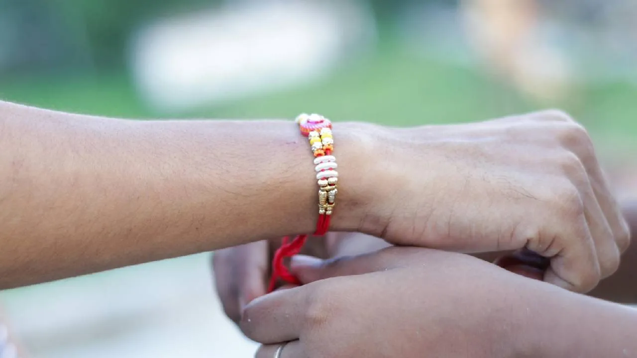 Rakshabandhan 2025: ರಕ್ಷಾ ಬಂಧನಕ್ಕೆ ಟ್ರೆಂಡಿಯಾದ ವೈವಿಧ್ಯಮಯ ರಾಖಿಗಳು - Image 3