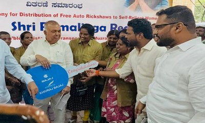 10 ಉಚಿತ ಇವಿ ಆಟೋ ವಿತರಿಸಿದ ಸಾರಿಗೆ ಸಚಿವ ರಾಮಲಿಂಗ ರೆಡ್ಡಿ