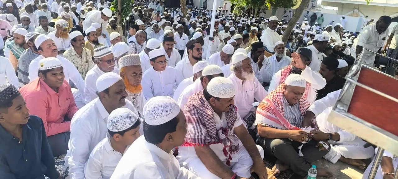 MLA S.N. Subbareddy: ಮುಸ್ಲಿಮರ ಪವಿತ್ರ ರಂಜಾನ್ ಪ್ರಾರ್ಥನೆಯಲ್ಲಿ ಶಾಸಕ ಸುಬ್ಬಾರೆಡ್ಡಿ ಭಾಗಿ