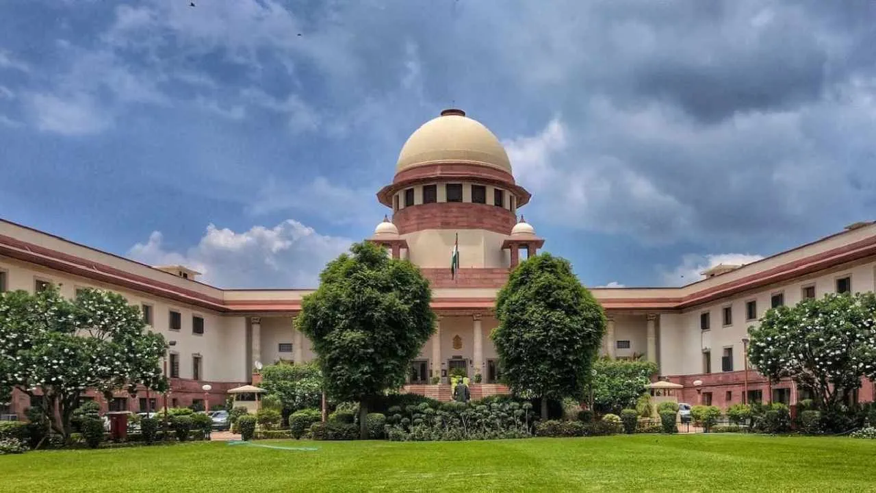 Supreme Court: ಯೂಟ್ಯೂಬರ್‌ ಅಲ್ಹಾಬಾದಿಯಾ ಕೇಸ್‌ ಬೆನ್ನಲ್ಲೇ ಕೇಂದ್ರದ ಪ್ರತಿಕ್ರಿಯೆ ಕೇಳಿದ ಸುಪ್ರೀಂ ಕೋರ್ಟ್‌