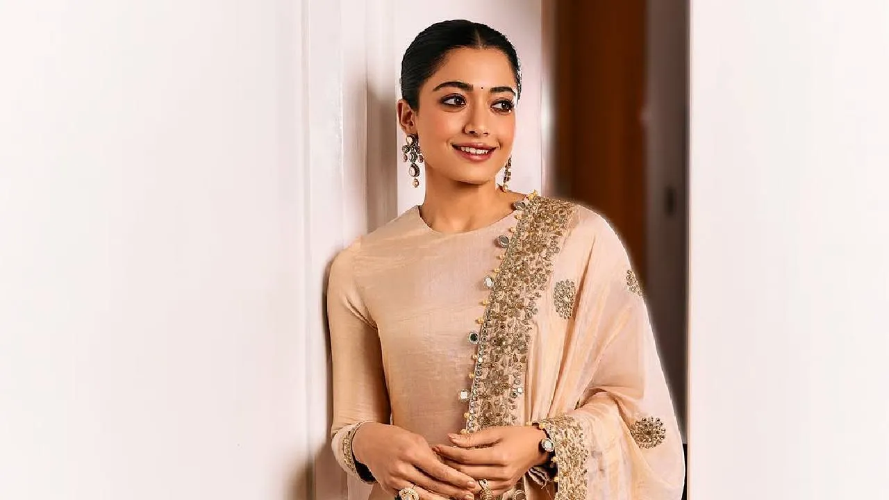 Rashmika Mandanna: ಧನುಷ್‌, ನಾಗಾರ್ಜುನ್‌ ಜೊತೆ ಸ್ಟನ್ನಿಂಗ್‌ ಲುಕ್‌ನಲ್ಲಿ ಕಾಣಿಸಿಕೊಂಡ ರಶ್ಮಿಕಾ-ಫೋಟೋಸ್‌ಗೆ ಇಲ್ಲಿ ಕ್ಲಿಕ್‌ ಮಾಡಿ - Image 2