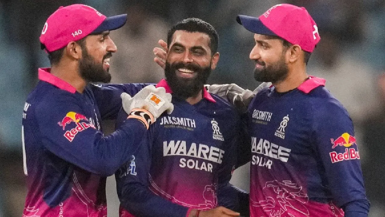 ಪಂದ್ಯಶ್ರೇಷ್ಠ ಪ್ರಶಸ್ತಿಯನ್ನು ಗುಜರಾತ್‌ ಶಿಕ್ಷಣ ಸಚಿವರಿಗೆ ಅರ್ಪಿಸಿದ ಜಡೇಜಾ