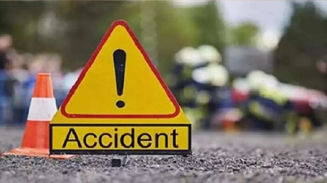 Road Accident: ಭೀಕರ ರಸ್ತೆ ಅಪಘಾತ, ಟ್ರ್ಯಾಕ್ಟರ್ ಪಲ್ಟಿಯಾಗಿ ಮಗು ಸೇರಿ ನಾಲ್ವರು ಸಾವು