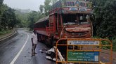 ಯಲ್ಲಾಪುರದ ಅರಬೈಲ್‌ ಘಾಟ್‌ನಲ್ಲಿ ಭೀಕರ ಅಪಘಾತ