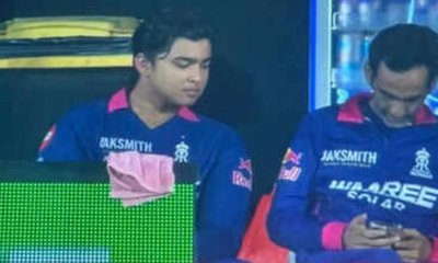 ಆರ್‌ಸಿಬಿ ಪಂದ್ಯದ ವೇಳೆ ಫೋನ್‌ ಬಳಿಸಿದ ಆರ್‌ಆರ್‌ ಮ್ಯಾನೇಜರ್‌!