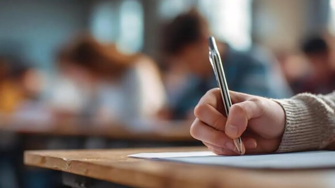 KEA Exam Hall ticket: ಭೂಮಾಪಕರ ಹುದ್ದೆ, ಗ್ರಾಮ ಆಡಳಿತಾಧಿಕಾರಿ ಹುದ್ದೆ ಪರೀಕ್ಷೆ ಪ್ರವೇಶ ಪತ್ರ ಬಿಡುಗಡೆ; ಇಲ್ಲಿದೆ ಲಿಂಕ್‌