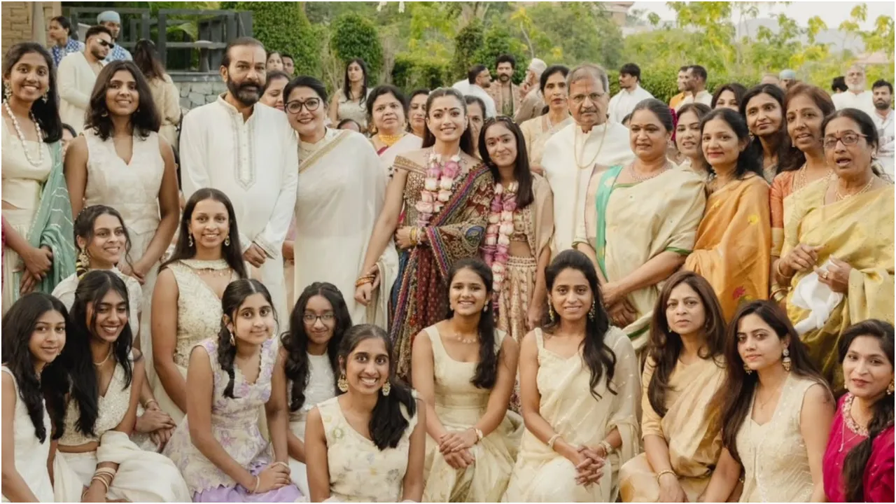 Photos: ʻನೀವು ಬದ್ರರ್‌ ಇನ್‌ ಲಾ ಅಲ್ಲ, ನನ್ನ ನಿಜವಾದ ಬ್ರದರ್‌ʼ; ವಿಜಯ್‌ ದೇವರಕೊಂಡಗೆ ಅಣ್ಣನ ಸ್ಥಾನ ನೀಡಿದ ರಶ್ಮಿಕಾ ಸಹೋದರಿ ಶಿಮನ್‌ - Image 5