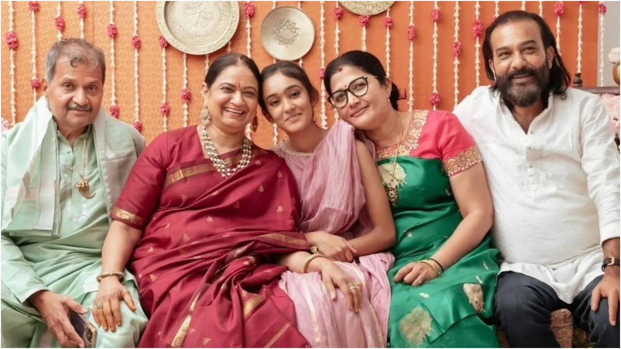 Photos: ʻನೀವು ಬದ್ರರ್‌ ಇನ್‌ ಲಾ ಅಲ್ಲ, ನನ್ನ ನಿಜವಾದ ಬ್ರದರ್‌ʼ; ವಿಜಯ್‌ ದೇವರಕೊಂಡಗೆ ಅಣ್ಣನ ಸ್ಥಾನ ನೀಡಿದ ರಶ್ಮಿಕಾ ಸಹೋದರಿ ಶಿಮನ್‌ - Image 1