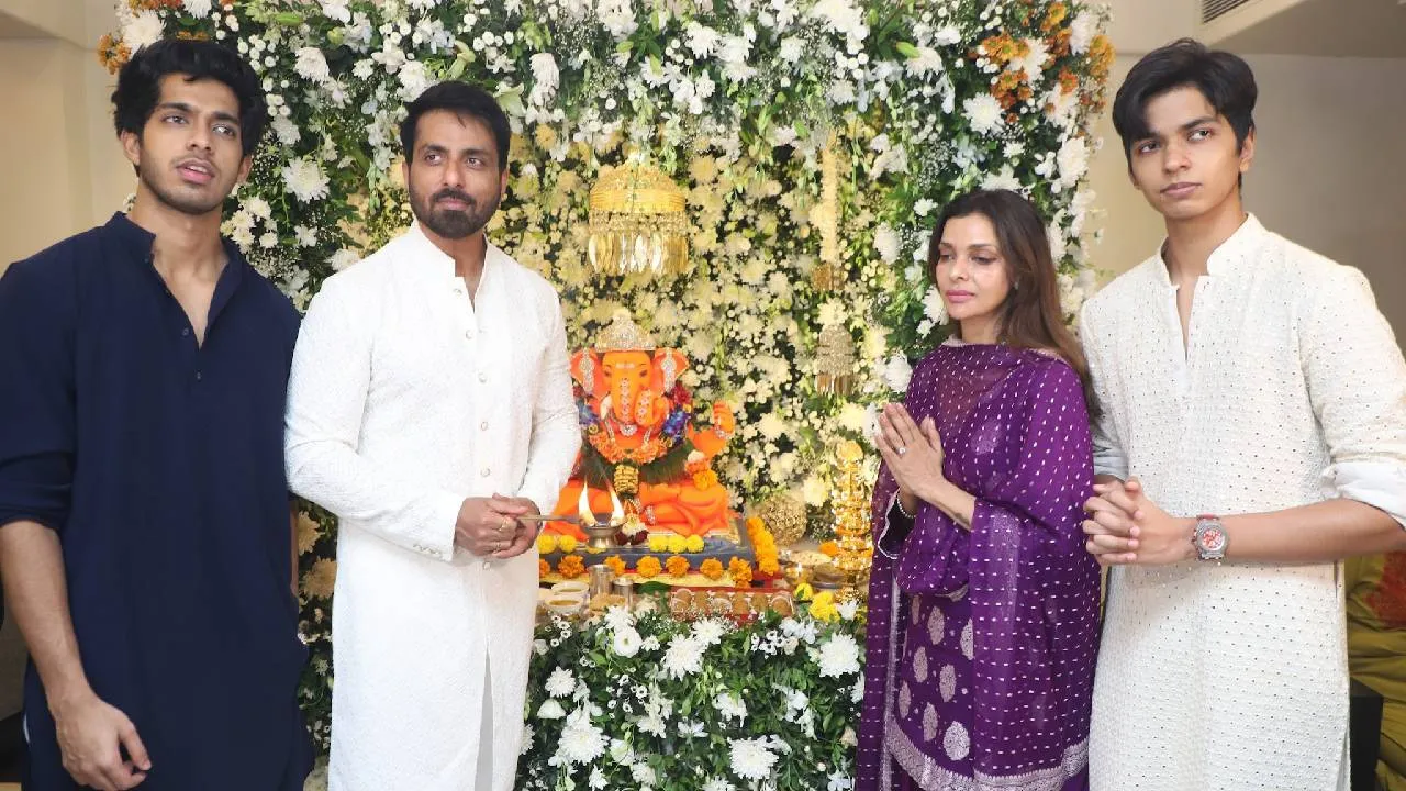 Ganesh Chathurthi 2025: ಬಾಲಿವುಡ್ ತಾರೆಯರ ಗಣೇಶ ಹಬ್ಬದ ಸಂಭ್ರಮ ಹೇಗಿತ್ತು? ಇಲ್ಲಿದೆ ಫೋಟೊ - Image 5