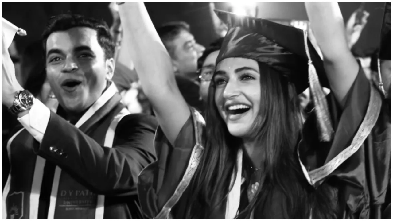 ʻನಿಮ್ ಹುಡುಗಿ ಕೊಟ್ಟ ಮಾತು ಉಳಿಸಿಕೊಂಡಿದ್ದಾಳೆʼ; ಎಂಬಿಬಿಎಸ್‌ ಪದವಿ ಪಡೆದ ಖುಷಿಯಲ್ಲಿ ಡಾ. ಶ್ರೀಲೀಲಾ; ಇಲ್ಲಿವೆ ಘಟಿಕೋತ್ಸವದ ಫೋಟೋಗಳು - Image 3