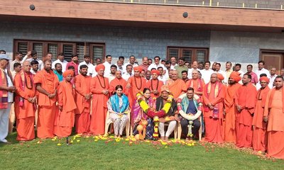 ಶಾಸಕ ಎಸ್.ಆರ್. ವಿಶ್ವನಾಥ್‌ಗೆ ಶ್ರೀಗಳ ಕೃಪಾಶೀರ್ವಾದ