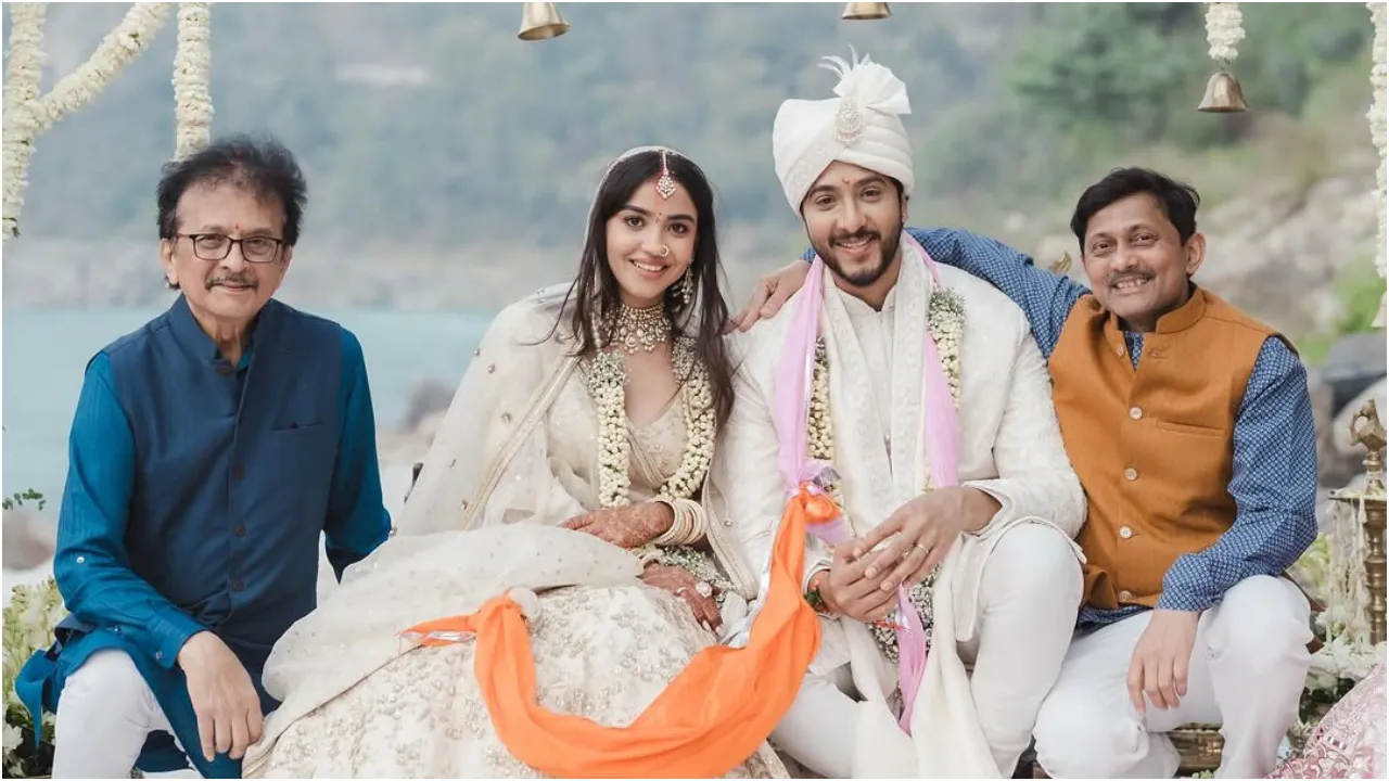 Photos: ಹೃಷಿಕೇಶದಲ್ಲಿ ಸಪ್ತಪದಿ ತುಳಿದ ʻಮನದ ಕಡಲುʼ ಸಿನಿಮಾ ನಟ ಸುಮುಖ; ಏಳು ವರ್ಷದ ಪ್ರೀತಿಗೆ ಮದುವೆ ಮುದ್ರೆ - Image 5