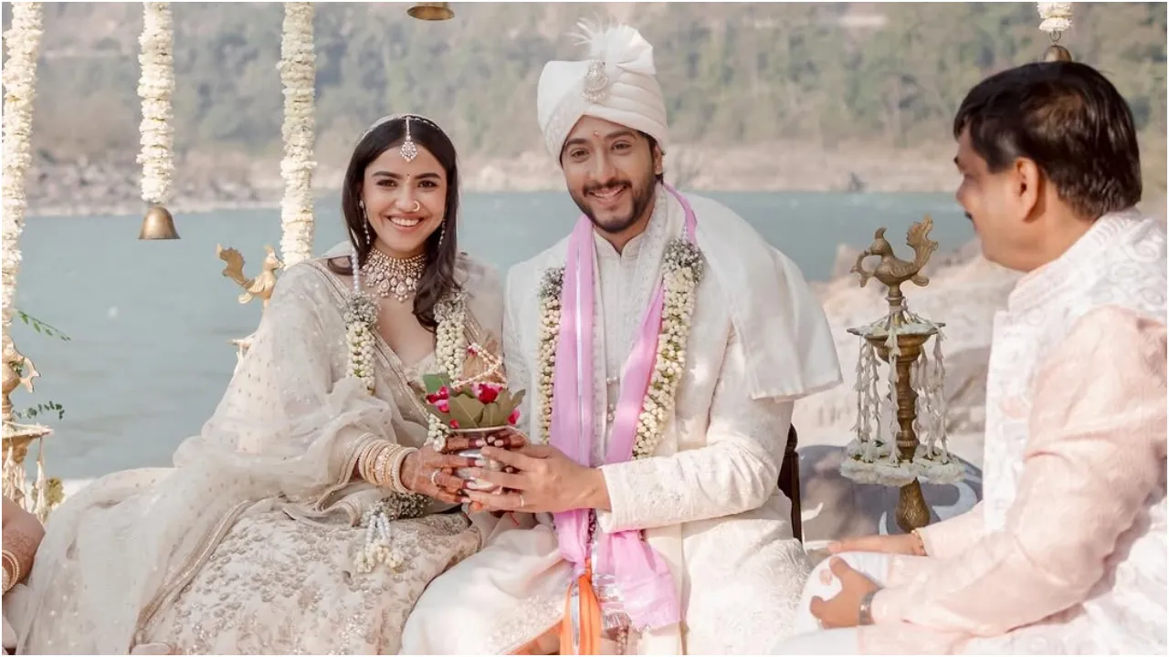 Photos: ಹೃಷಿಕೇಶದಲ್ಲಿ ಸಪ್ತಪದಿ ತುಳಿದ ʻಮನದ ಕಡಲುʼ ಸಿನಿಮಾ ನಟ ಸುಮುಖ; ಏಳು ವರ್ಷದ ಪ್ರೀತಿಗೆ ಮದುವೆ ಮುದ್ರೆ - Image 3