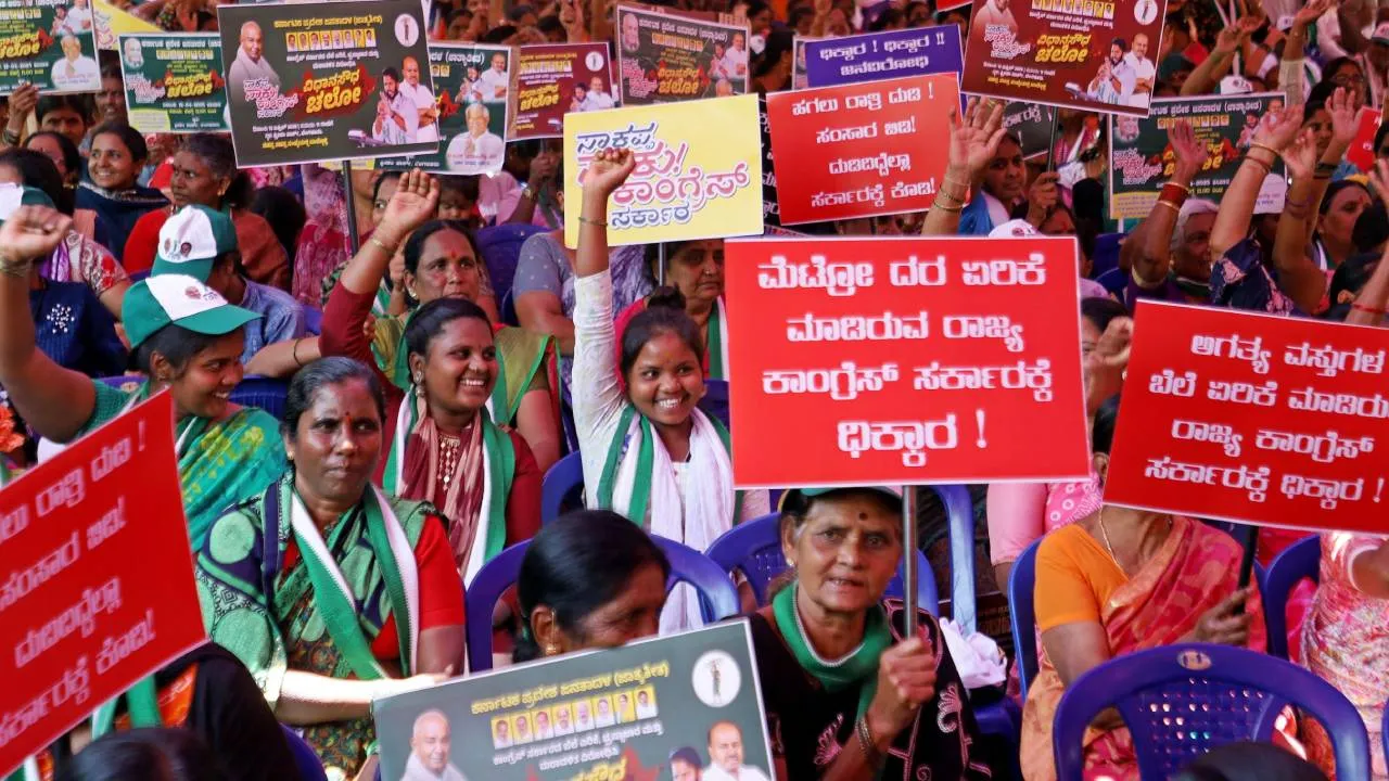 JDS Protest: ವಿಧಾನಸೌಧ ಮುತ್ತಿಗೆಗೆ ಯತ್ನ; ನಿಖಿಲ್‌ ಕುಮಾರಸ್ವಾಮಿ ಸೇರಿ ಹಲವು ಜೆಡಿಎಸ್‌ ನಾಯಕರು ವಶಕ್ಕೆ - Image 10