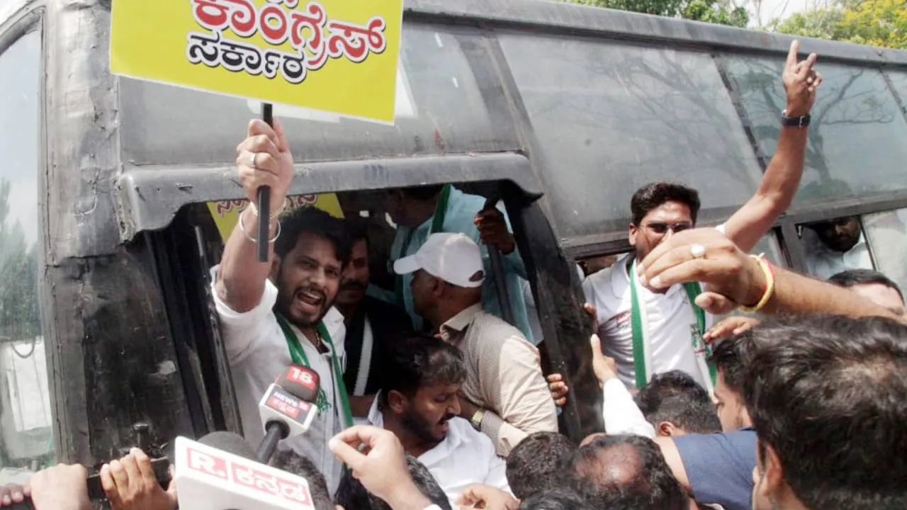 JDS Protest: ವಿಧಾನಸೌಧ ಮುತ್ತಿಗೆಗೆ ಯತ್ನ; ನಿಖಿಲ್‌ ಕುಮಾರಸ್ವಾಮಿ ಸೇರಿ ಹಲವು ಜೆಡಿಎಸ್‌ ನಾಯಕರು ವಶಕ್ಕೆ - Image 4