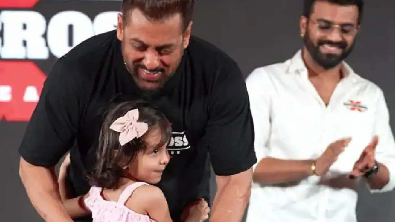 Salman Khan: ಬಾಲಿವುಡ್‌ ಭಾಯ್‌ಜಾನ್‌ನನ್ನು ಅಪ್ಪಿಕೊಂಡ ಪುಟ್ಟ ಕಂದಮ್ಮ- ಸಲ್ಮಾನ್ ಖಾನ್‌ ಕ್ಯೂಟ್‌ ವಿಡಿಯೊ ಫುಲ್‌ ವೈರಲ್‌ - Image 3