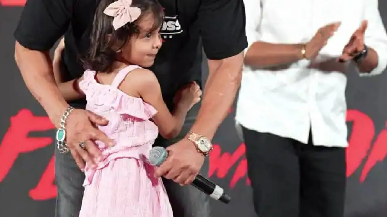 Salman Khan: ಬಾಲಿವುಡ್‌ ಭಾಯ್‌ಜಾನ್‌ನನ್ನು ಅಪ್ಪಿಕೊಂಡ ಪುಟ್ಟ ಕಂದಮ್ಮ- ಸಲ್ಮಾನ್ ಖಾನ್‌ ಕ್ಯೂಟ್‌ ವಿಡಿಯೊ ಫುಲ್‌ ವೈರಲ್‌ - Image 5