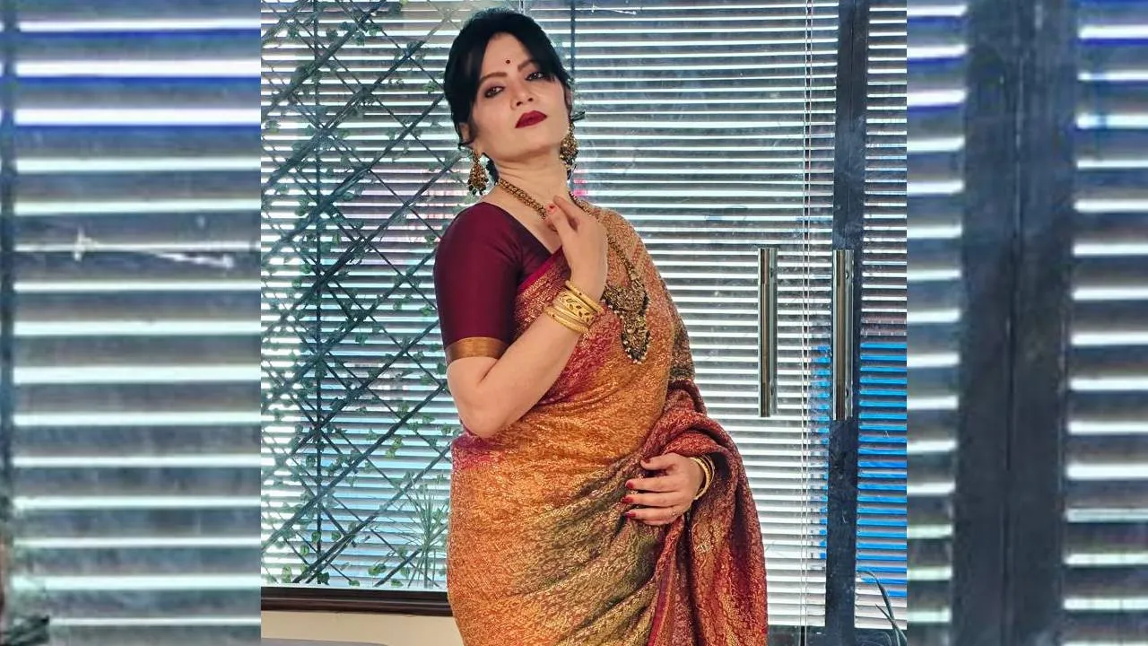Saree Fashion 2025: ಮಲ್ಟಿ ಶೇಡ್‌ ಸೀರೆ ಪ್ರಿಯರಿಗೆ ಇಲ್ಲಿದೆ 5 ಸಿಂಪಲ್‌ ಟಿಪ್ಸ್ - Image 3