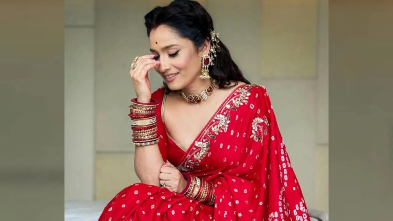 Saree Fashion 2025: ಟ್ರೆಂಡ್‌ಗೆ ಮರಳಿದ ನಟಿ ಅಂಕಿತಾ ಲೊಖಂಡೆ ಉಟ್ಟ ಡಿಸೈನರ್‌ ಬಂಧೇಜ್‌ ಸೀರೆ - Image 4