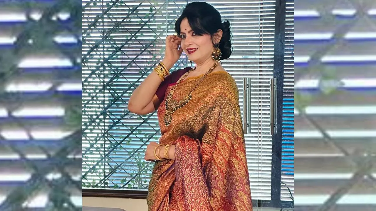 Saree Fashion 2025: ಮಲ್ಟಿ ಶೇಡ್‌ ಸೀರೆ ಪ್ರಿಯರಿಗೆ ಇಲ್ಲಿದೆ 5 ಸಿಂಪಲ್‌ ಟಿಪ್ಸ್ - Image 4