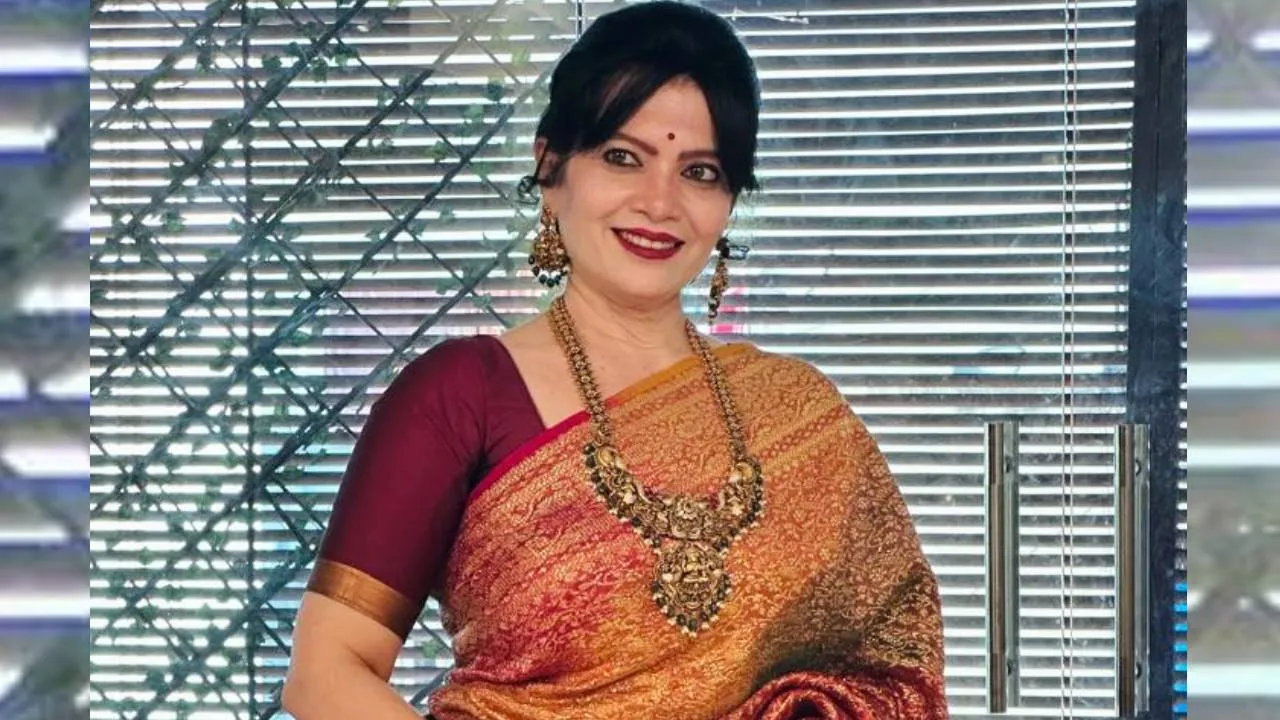 Saree Fashion 2025: ಮಲ್ಟಿ ಶೇಡ್‌ ಸೀರೆ ಪ್ರಿಯರಿಗೆ ಇಲ್ಲಿದೆ 5 ಸಿಂಪಲ್‌ ಟಿಪ್ಸ್ - Image 5