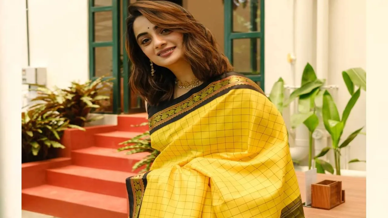 Saree Fashion 2026: ವಿಂಟೇಜ್‌ ಲುಕ್‌ ನೀಡುವ ಚೆಕ್ಸ್ ಸಿಲ್ಕ್‌ ಸೀರೆಗಳು - Image 4