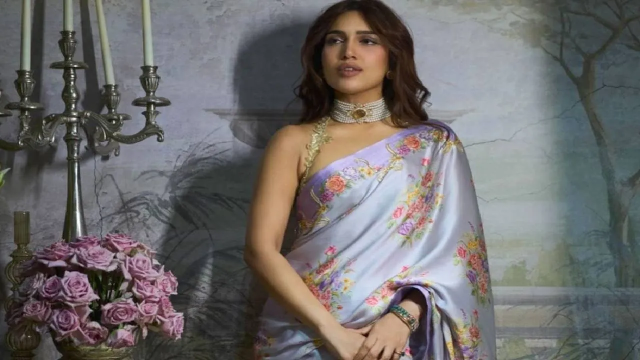 Star Saree Fashion 2026: ಭೂಮಿ ಪೆಡ್ನೇಕರ್ ಉಟ್ಟ ಸ್ಯಾಟಿನ್‌ ಫ್ಲೋರಲ್‌ ಸೀರೆಯ ಜಾದೂ - Image 4
