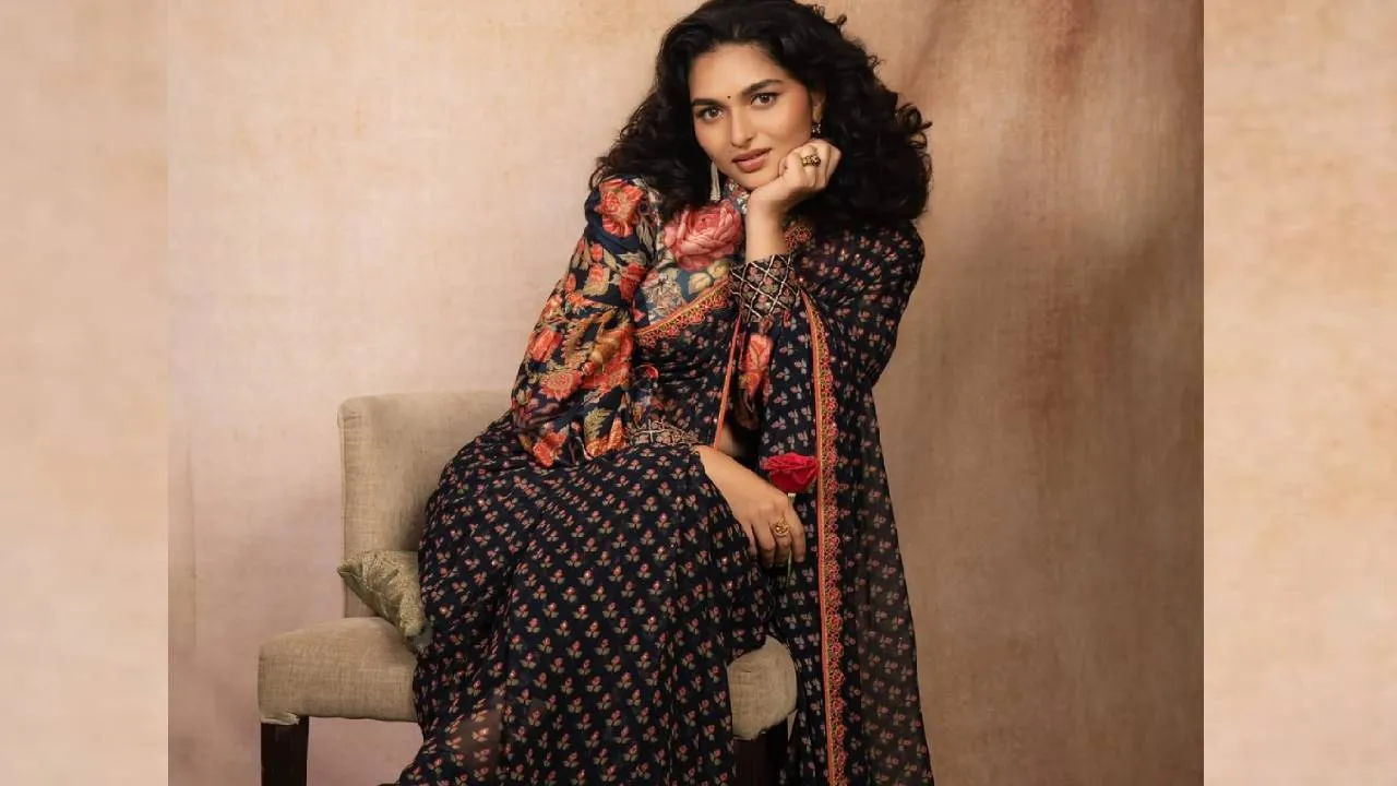 Saree Retro Fashion 2026: ಹಳೆ ಸಿನಿಮಾದ ನಾಯಕಿಯಂತೆ ಬಿಂಬಿಸುವ ರೆಟ್ರೋ ಸೀರೆ ಸ್ಟೈಲಿಂಗ್‌ - Image 5