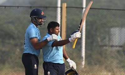 47 ಎಸೆತಗಳಲ್ಲಿ ಸ್ಪೋಟಕ ಶತಕ ಬಾರಿಸಿದ ಸರ್ಫರಾಝ್‌ ಖಾನ್‌!