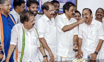 ವೇಣುಗೋಪಾಲ್, ರಮೇಶ್ ಚೆನ್ನಿತ್ತಲರನ್ನು ಹಾಡಿ ಹೊಗಳಿದ ಸತೀಶನ್