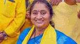 ಅಧಿಕಾರಿಯತ್ತ ಪುಷ್ಪಗುಚ್ಛ ಎಸೆದ ಆಂಧ್ರ ಪ್ರದೇಶದ ಸಚಿವೆ ಸವಿತಾ