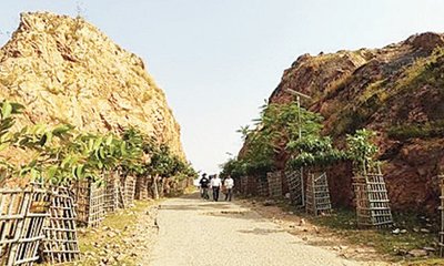 ಪರ್ವತ ಪುರುಷನ ಪರಿವಾರ ಕೈ ಕಡೆ ವಾಲಿದ್ದೇಕೆ ?