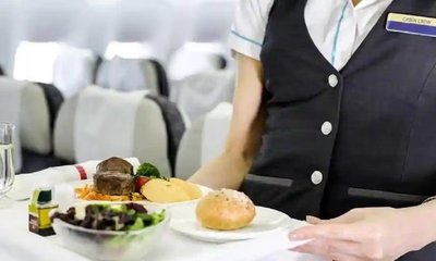 Vishweshwarbhat Column: ವಿಮಾನದಲ್ಲಿ ಆಹಾರ ವಿತರಣೆ