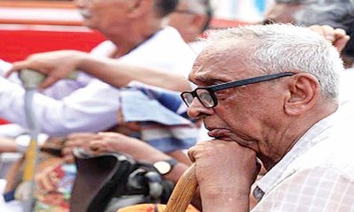 ಹಳ್ಳ ಹಿಡಿದಿರುವ ನಿವೃತ್ತರ ಬದುಕು: ಕೇಳುವವರು ಯಾರು ?