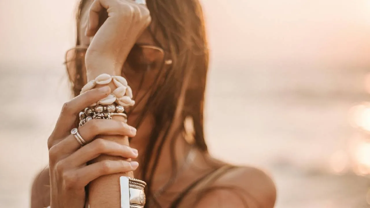 Season Fashion 2025: ಟ್ರೆಂಡಿಯಾದ ಟ್ರೈಬಲ್ ಲುಕ್ ನೀಡುವ ಕವಡೆ ಆಕ್ಸೆಸರೀಸ್ - Image 3