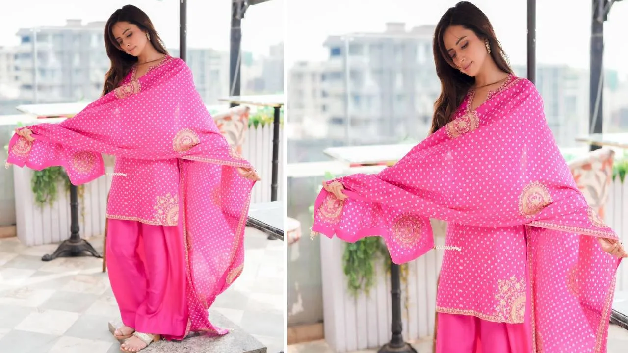 Season Fashion 2026: ಪಂಜಾಬಿ ಸೂಟ್‌ನೊಂದಿಗೆ ಬೆರೆತ ಬಾಂದನಿ ವಿನ್ಯಾಸ - Image 2