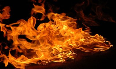 4  ವರ್ಷದ ಮಗಳಿಗೆ ಬೆಂಕಿ ಹಚ್ಚಿ ಆತ್ಮಹತ್ಯೆ ಮಾಡಿಕೊಂಡ ಮಹಿಳೆ