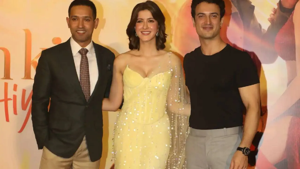 Shanaya Kapoor: 'ಆಂಖೋನ್ ಕಿ ಗುಸ್ತಾಖಿಯಾನ್' ಚಿತ್ರದ ಟ್ರೈಲರ್ ಲಾಂಚ್ ಇವೆಂಟ್‌ಗೆ ಗ್ರ್ಯಾಂಡ್ ಎಂಟ್ರಿ ಕೊಟ್ಟ ಶನಾಯಾ ಕಪೂರ್ - Image 4