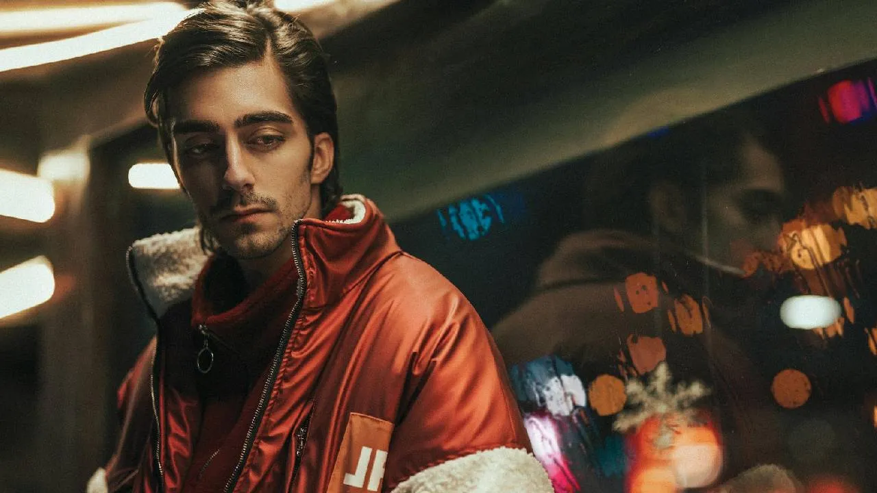 Winter Fashion 2025: ಹೈ ಫ್ಯಾಷನ್ ಪ್ರಿಯರನ್ನು ಸವಾರಿ ಮಾಡುತ್ತಿರುವ ಶಿಯರ್ಲಿಂಗ್ ಜಾಕೆಟ್ - Image 1