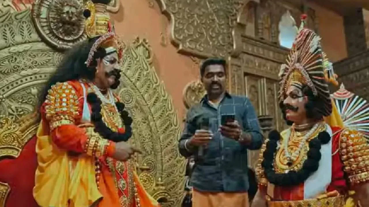 Shiva Rajkumar: ಯಕ್ಷಗಾನ ವೇಷ ತೊಟ್ಟ ಹ್ಯಾಟ್ರಿಕ್‌ ಹೀರೋ; 'ವೀರ ಚಂದ್ರಹಾಸ' ಚಿತ್ರದಲ್ಲಿ ಶಿವಪುಟ್ಟ ಸ್ವಾಮಿಯಾಗಿ ಶಿವಣ್ಣ - Image 1