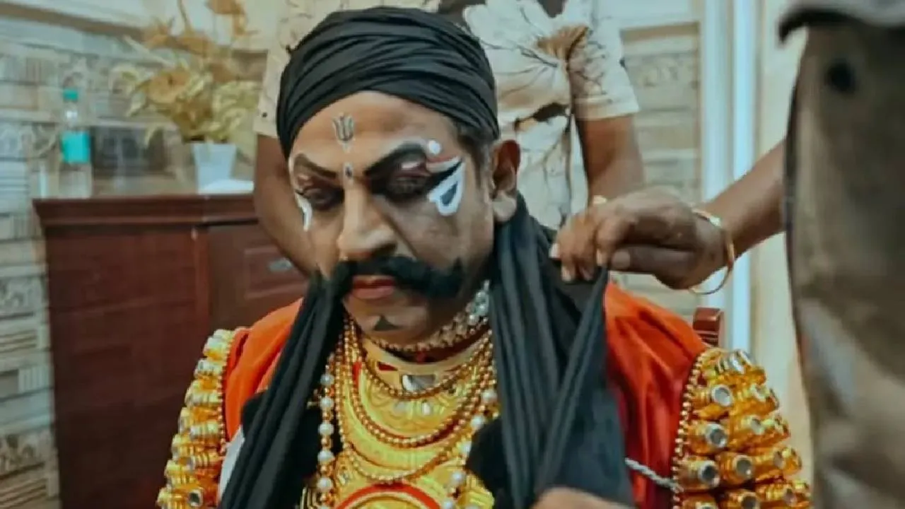 Shiva Rajkumar: ಯಕ್ಷಗಾನ ವೇಷ ತೊಟ್ಟ ಹ್ಯಾಟ್ರಿಕ್‌ ಹೀರೋ; 'ವೀರ ಚಂದ್ರಹಾಸ' ಚಿತ್ರದಲ್ಲಿ ಶಿವಪುಟ್ಟ ಸ್ವಾಮಿಯಾಗಿ ಶಿವಣ್ಣ - Image 3