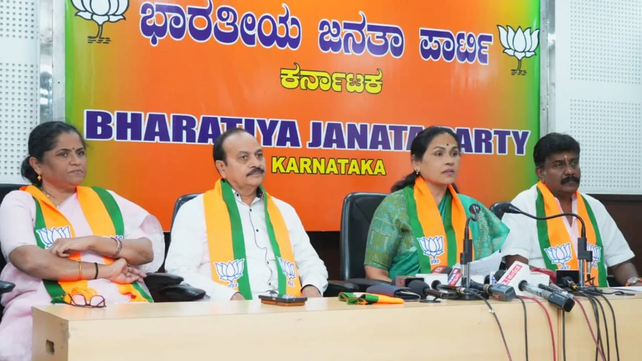 ರಾಜ್ಯದಲ್ಲಿ ಅಕ್ರಮ ವಲಸಿಗರ ರಕ್ಷಣೆಗೆ ಹುನ್ನಾರ; ಶಾಶ್ವತ ನಿವಾಸಿ ಪ್ರಮಾಣಪತ್ರಕ್ಕೆ ಶೋಭಾ ಕರಂದ್ಲಾಜೆ ಆಕ್ಷೇಪ