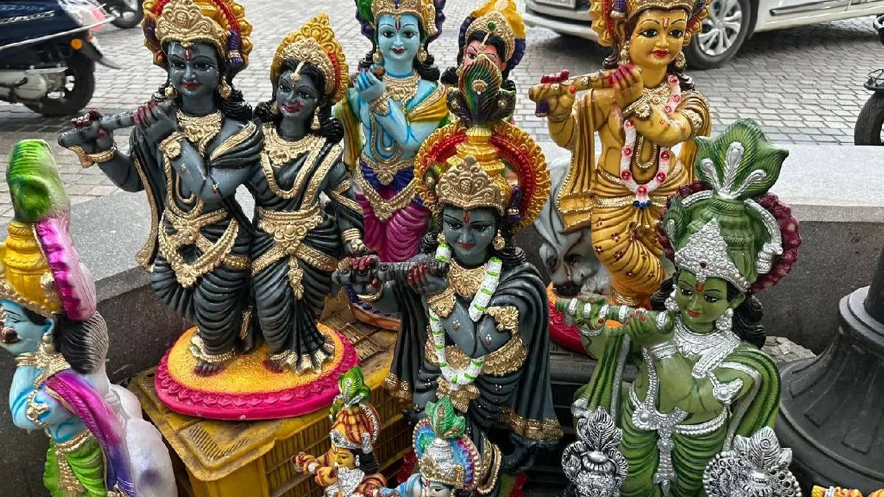 Krishna Janmastami 2026: ಉದ್ಯಾನನಗರಿಯಲ್ಲಿ ಕೃಷ್ಣ ಜನ್ಮಾಷ್ಟಮಿ ಶಾಪಿಂಗ್ ಸಡಗರ - Image 4