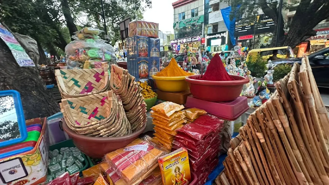 Festival Shopping 2026: ಗೌರಿ-ಗಣೇಶನ ಹಬ್ಬಕ್ಕೆ ಶುರುವಾದ ಪೂಜಾ ಸಾಮಗ್ರಿಗಳ ಶಾಪಿಂಗ್ - Image 4