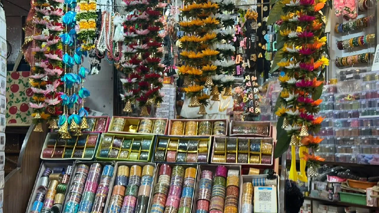 Festival Shopping 2026: ಗೌರಿ-ಗಣೇಶನ ಹಬ್ಬಕ್ಕೆ ಶುರುವಾದ ಪೂಜಾ ಸಾಮಗ್ರಿಗಳ ಶಾಪಿಂಗ್ - Image 5