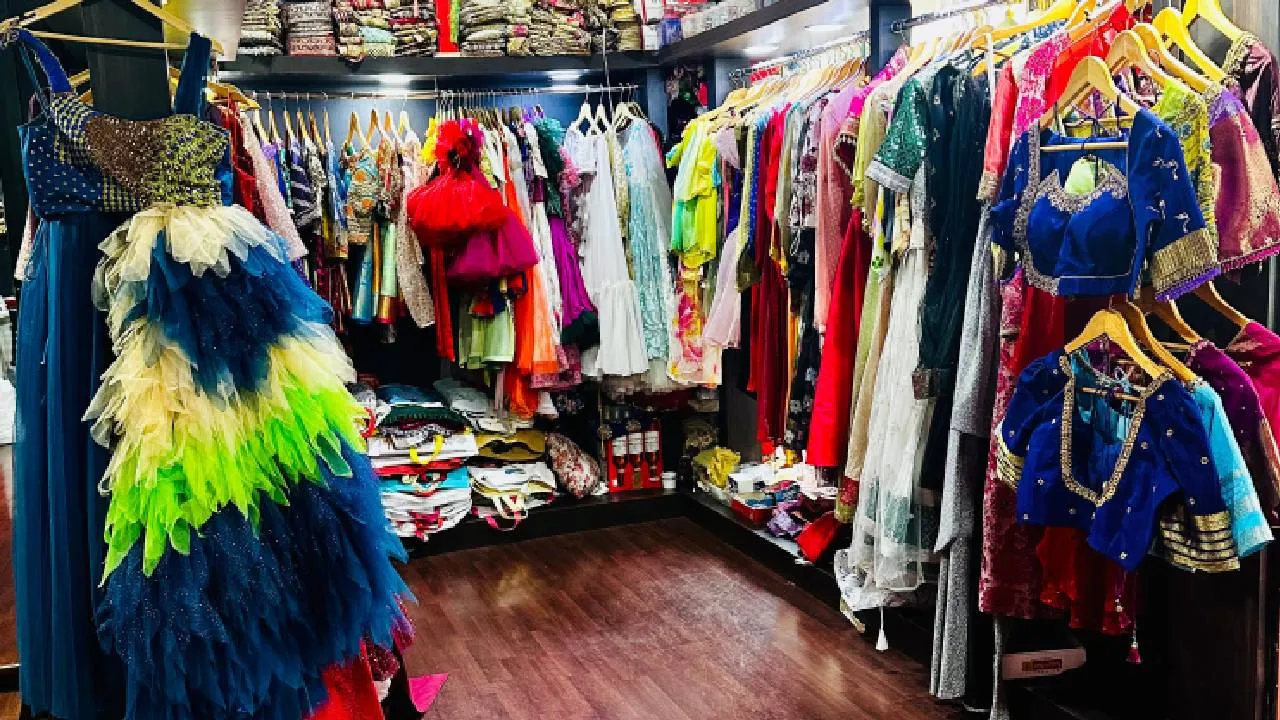 Shravana Fashion 2025: ಶ್ರಾವಣ ಸಂಭ್ರಮಕ್ಕೆ ಎಂಟ್ರಿ ಕೊಟ್ಟ ಅತ್ಯಾಕರ್ಷಕ ಎಥ್ನಿಕ್‌ವೇರ್ಸ್ - Image 4