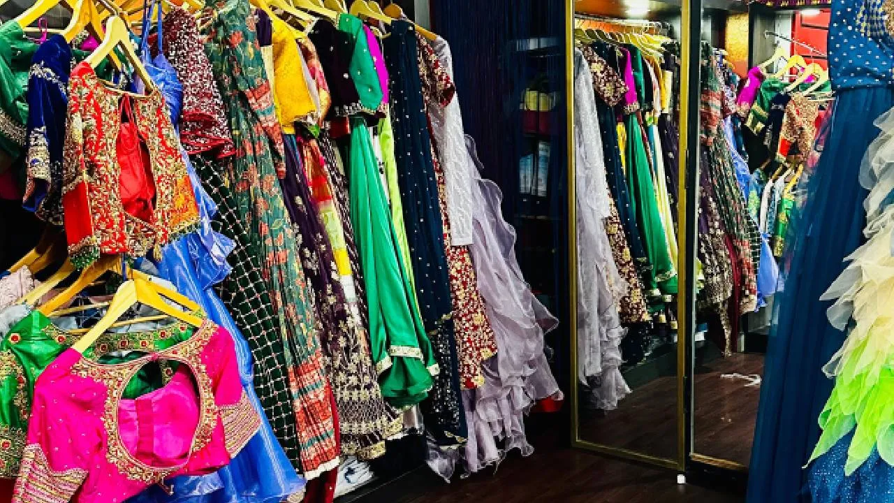 Shravana Fashion 2025: ಶ್ರಾವಣ ಸಂಭ್ರಮಕ್ಕೆ ಎಂಟ್ರಿ ಕೊಟ್ಟ ಅತ್ಯಾಕರ್ಷಕ ಎಥ್ನಿಕ್‌ವೇರ್ಸ್ - Image 5