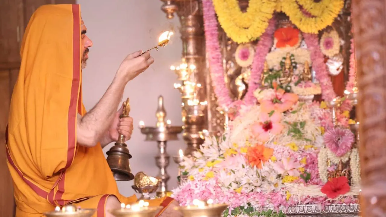ಮಹಾತ್ಮರಿಗೆ ಶುದ್ಧ ಮನಸ್ಸಿನಿಂದ ಸಮರ್ಪಿಸಿದ್ದು ಹತ್ತಾಗಿ ಮರಳುತ್ತದೆ: ರಾಘವೇಶ್ವರ ಭಾರತೀ ಶ್ರೀ